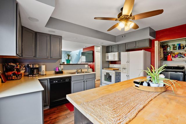 6924 Swan Lane, Schererville, IN 46375