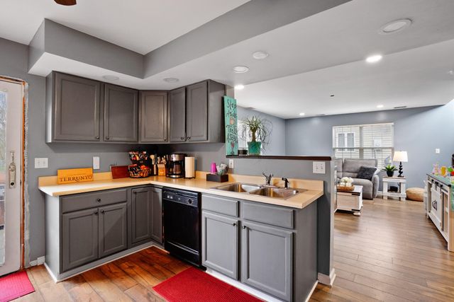 6924 Swan Lane, Schererville, IN 46375