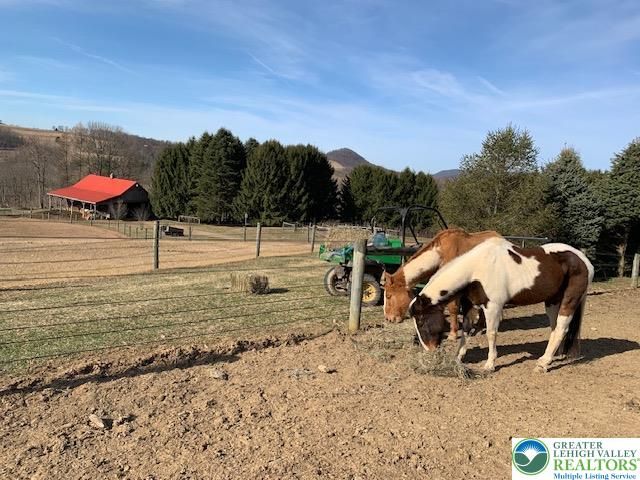 220 Dietrich Road, Albany Twp, PA 19529