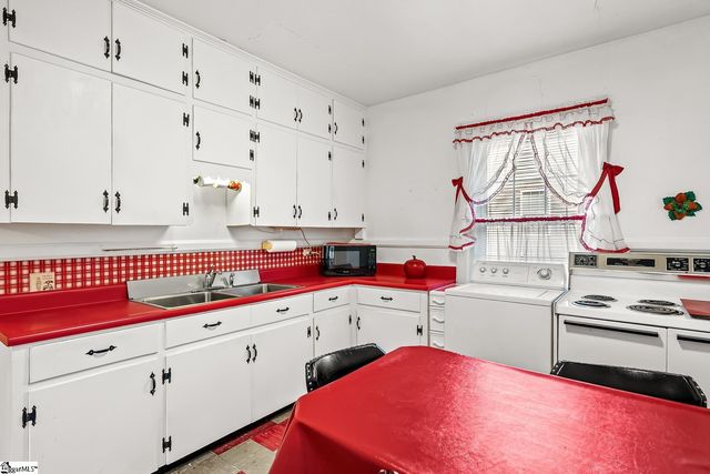 304 S 6th Street, Easley, SC 29640