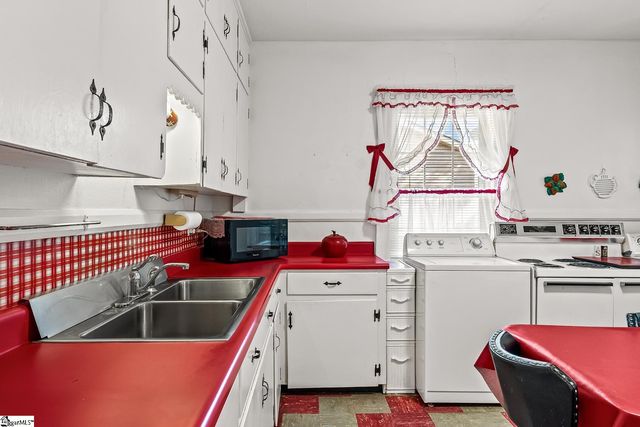 304 S 6th Street, Easley, SC 29640