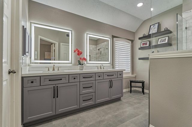 30 Rowan Tree Place, The Woodlands, TX 77384