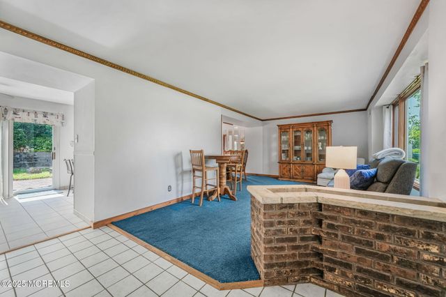 29 Wintergreen Avenue E, Edison, NJ 08820