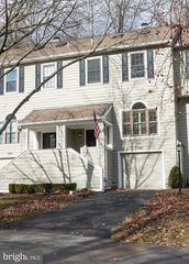 2305 WESTFIELD CT #2305, Newtown Square, PA 19073