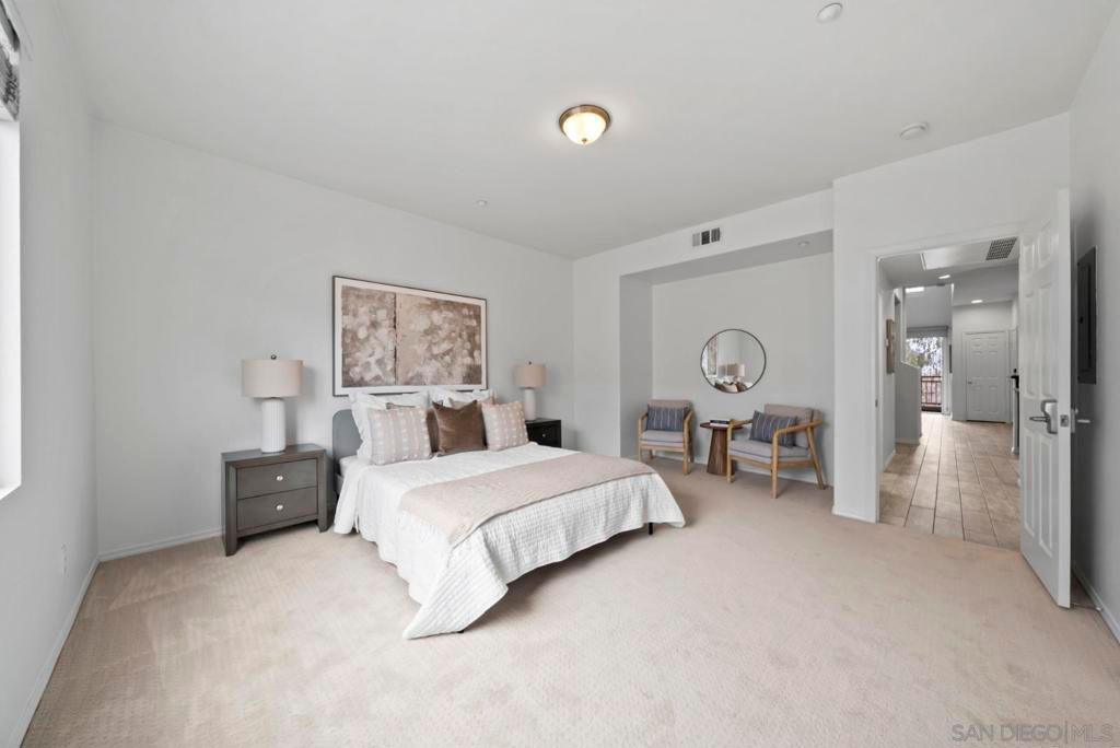 Image 14 of property listing at 5422 Zeil Pl, San Diego, CA 92105