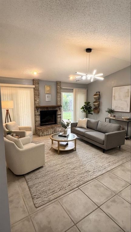 Image 2 of property listing at 5333 RENOIR DRIVE, Orlando, FL 32818