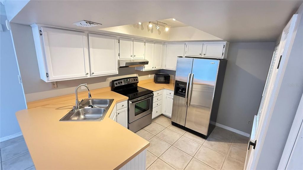 Image 5 of property listing at 5333 RENOIR DRIVE, Orlando, FL 32818