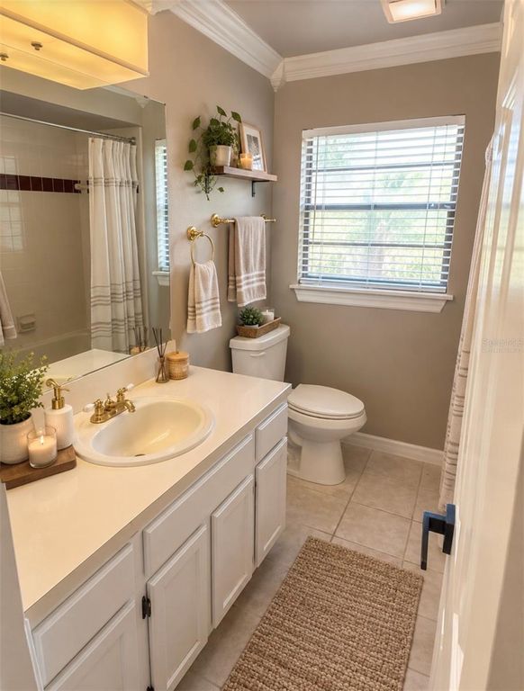 Image 8 of property listing at 5333 RENOIR DRIVE, Orlando, FL 32818