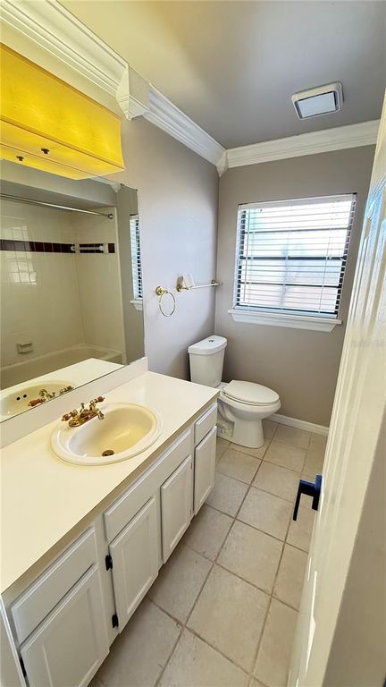 Image 9 of property listing at 5333 RENOIR DRIVE, Orlando, FL 32818