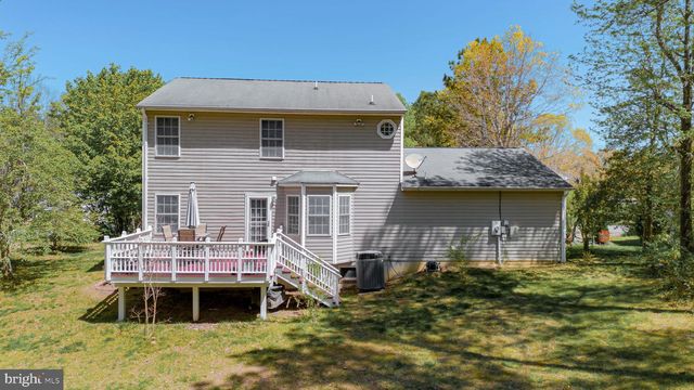 8802 DUNDEE DR, Fredericksburg, VA 22408