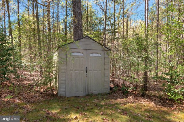 8802 DUNDEE DR, Fredericksburg, VA 22408