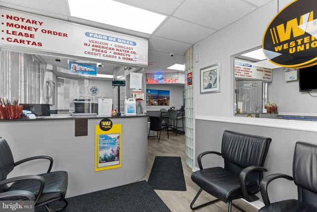 3069 RIVER RD, Camden, NJ 08105