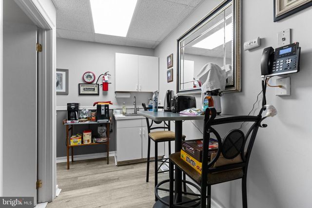 3069 RIVER RD, Camden, NJ 08105