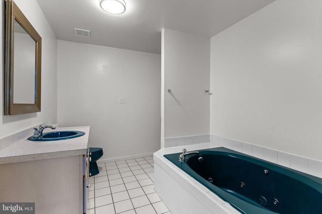 3069 RIVER RD, Camden, NJ 08105