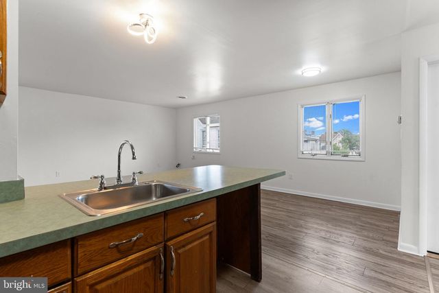 3069 RIVER RD, Camden, NJ 08105