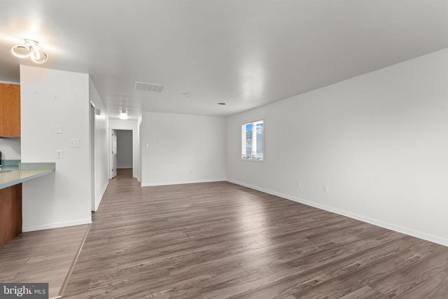 3069 RIVER RD, Camden, NJ 08105