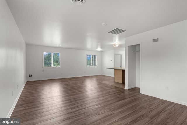 3069 RIVER RD, Camden, NJ 08105