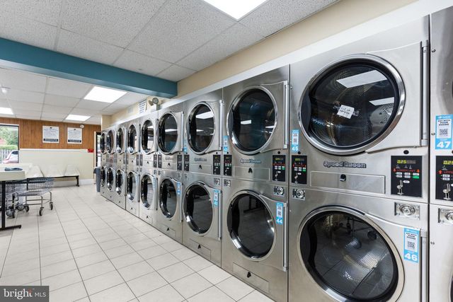 3069 RIVER RD, Camden, NJ 08105