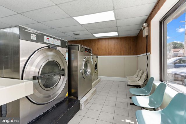 3069 RIVER RD, Camden, NJ 08105