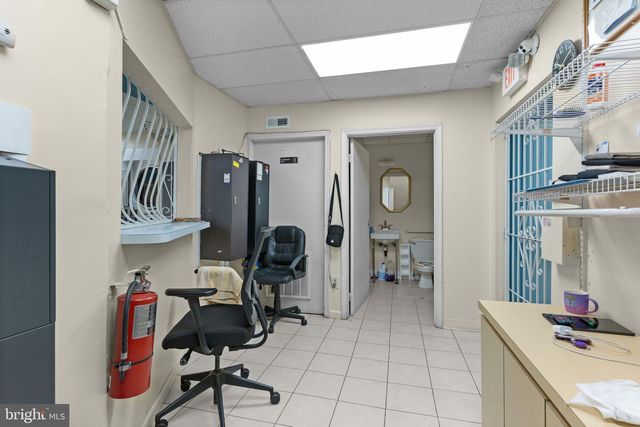 3069 RIVER RD, Camden, NJ 08105