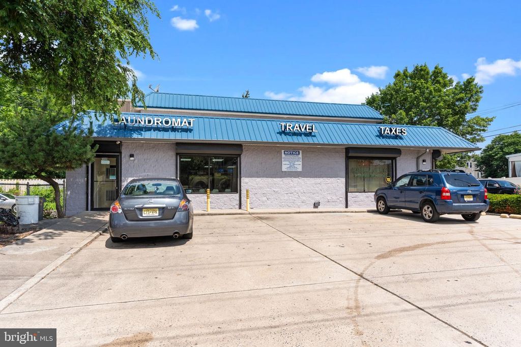 3069 RIVER RD, Camden, NJ 08105