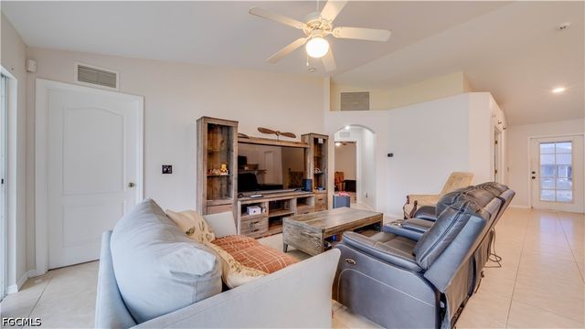 1406 NE 10th LN, Cape Coral, FL 33909
