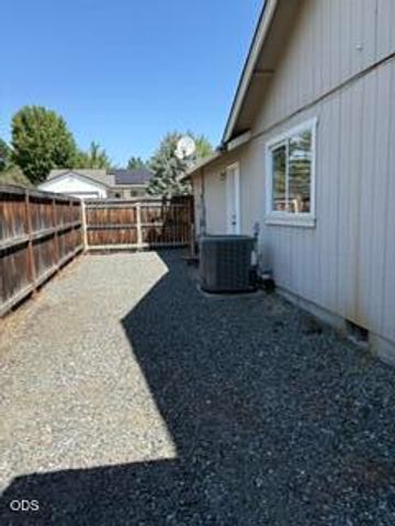 420 Westminster Drive, Eagle Point, OR 97524