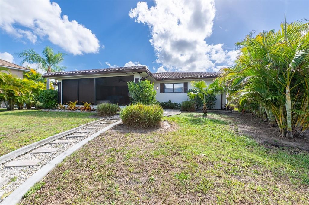 Image 28 of property listing at 376 PORTOFINO DRIVE, Punta Gorda, FL 33950