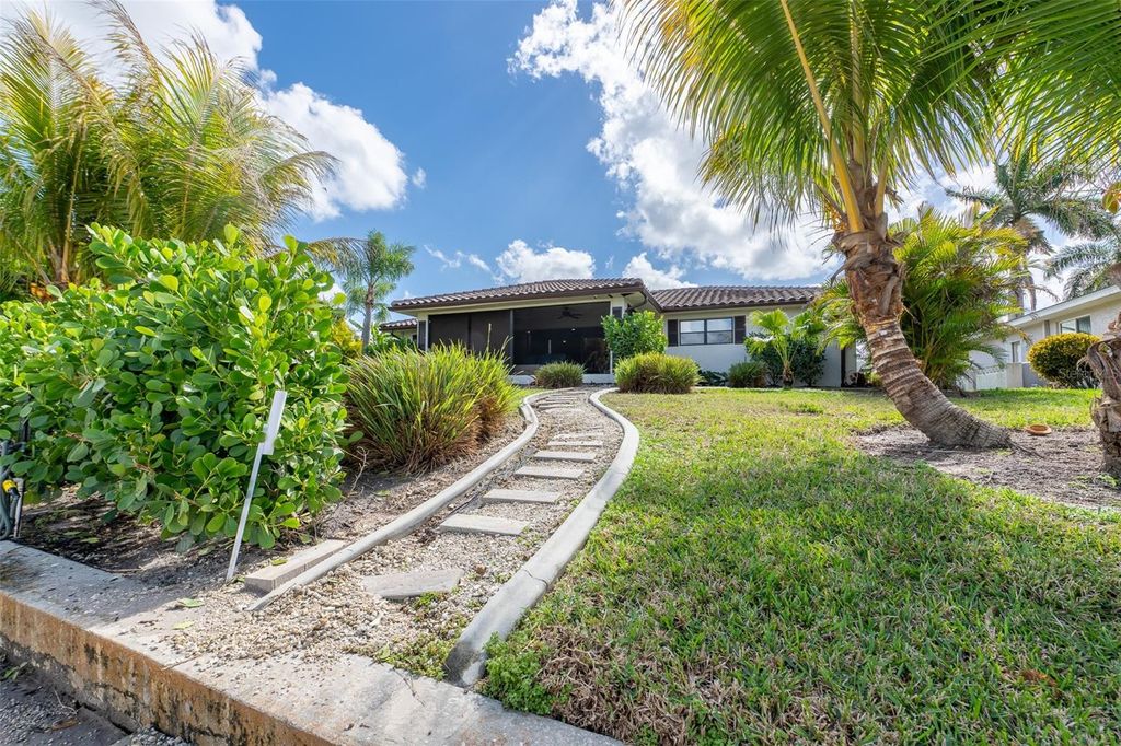 Image 29 of property listing at 376 PORTOFINO DRIVE, Punta Gorda, FL 33950