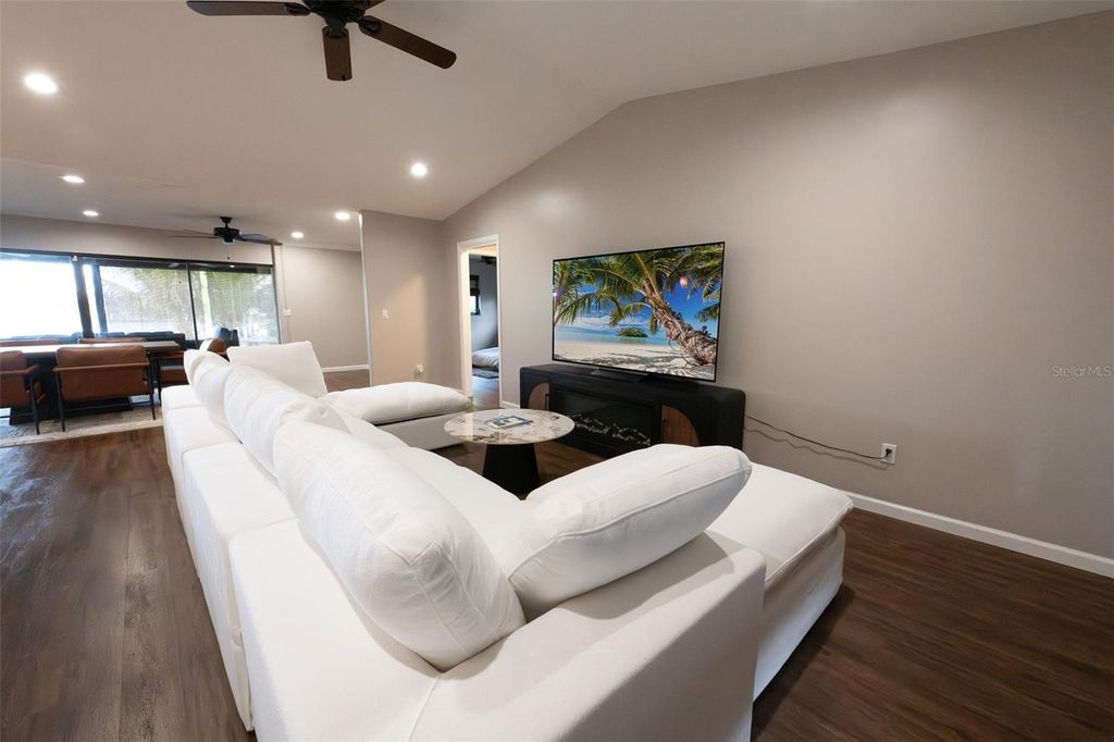 Image 8 of property listing at 376 PORTOFINO DRIVE, Punta Gorda, FL 33950