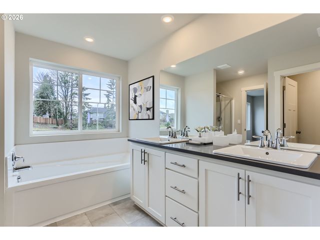 23828 Sw Pensacola Ter, Tualatin, OR 97062