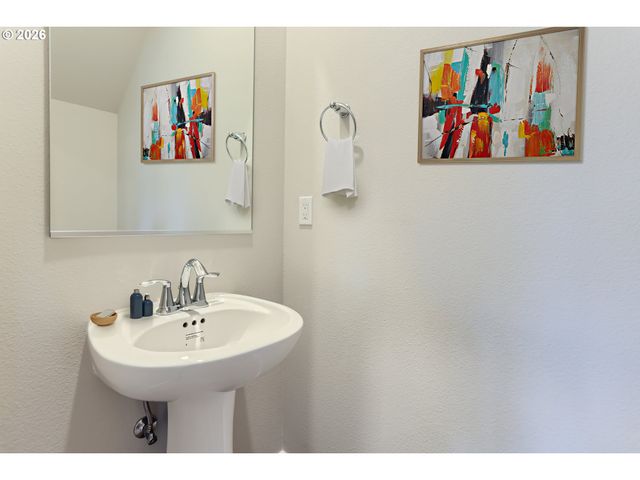 23828 Sw Pensacola Ter, Tualatin, OR 97062