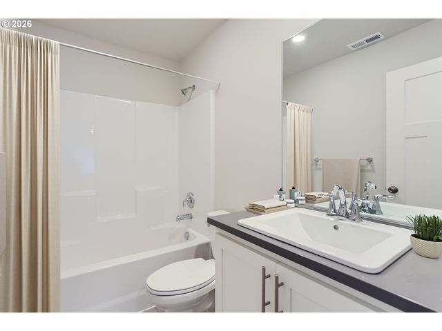 23828 Sw Pensacola Ter, Tualatin, OR 97062