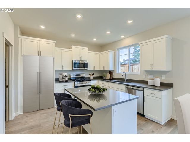 23828 Sw Pensacola Ter, Tualatin, OR 97062