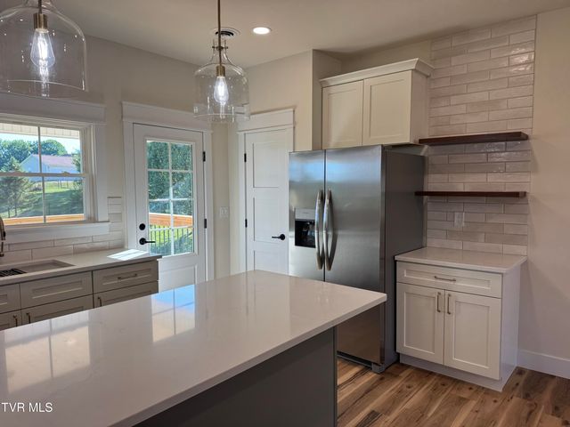 601 Sand Ridge Circle, Jonesborough, TN 37659