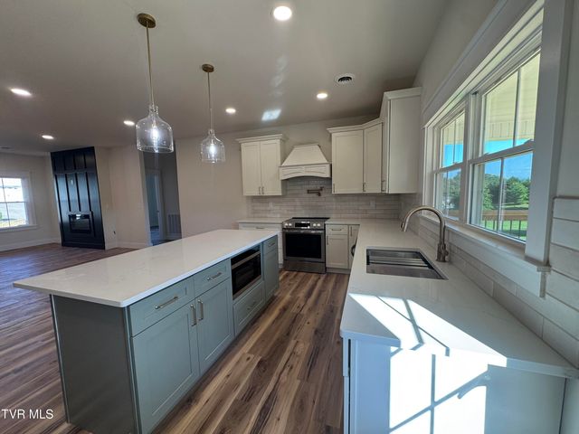 601 Sand Ridge Circle, Jonesborough, TN 37659