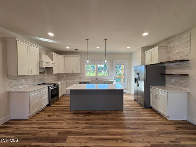 601 Sand Ridge Circle, Jonesborough, TN 37659