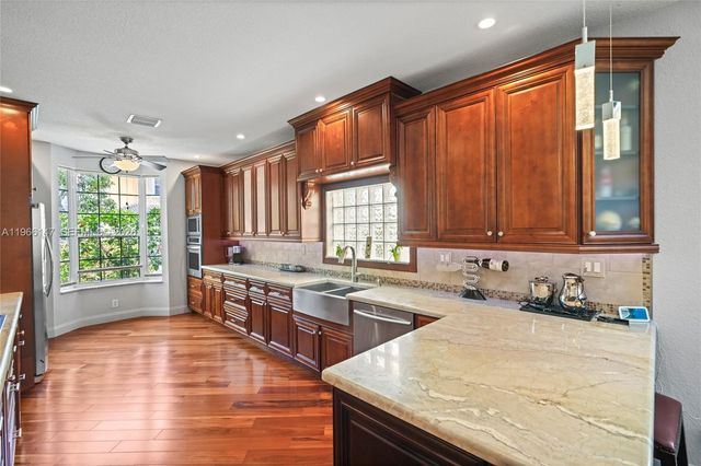 1282 Grant Ct, Hollywood, FL 33019