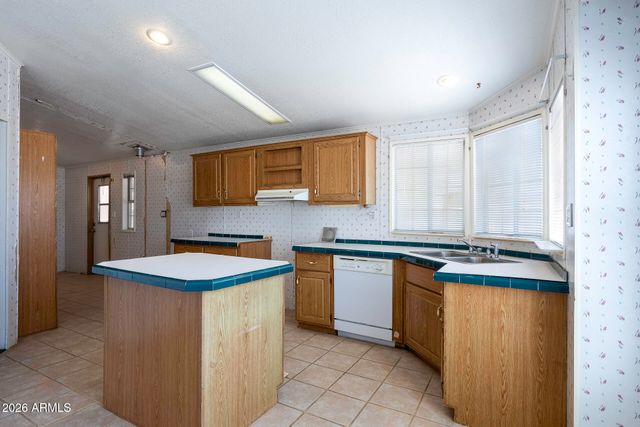 15761 W HOPI Drive, Casa Grande, AZ 85122