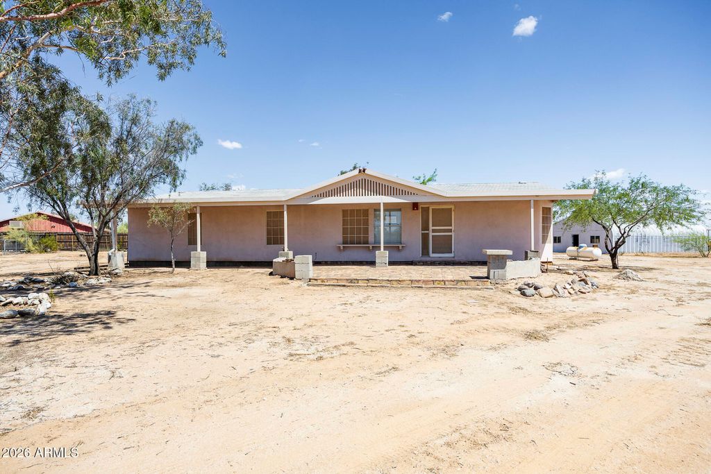 15761 W HOPI Drive, Casa Grande, AZ 85122
