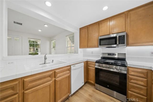 215 Dewdrop, Irvine, CA 92603