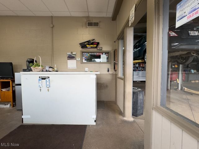 6100 W 130th Street, Brook Park, OH 44142