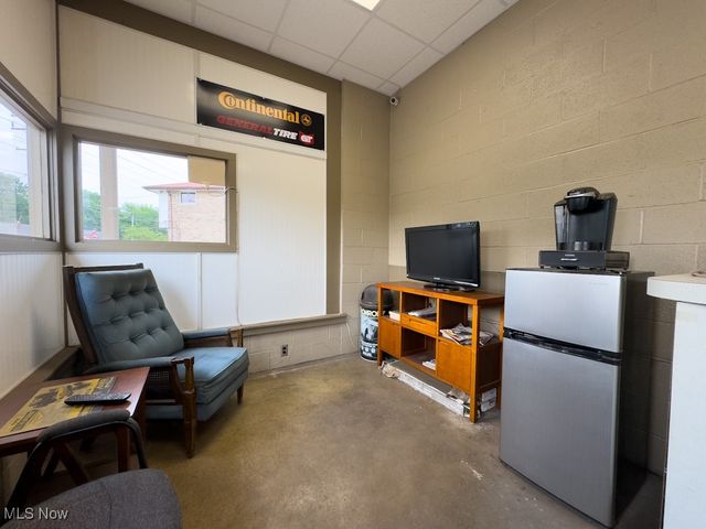 6100 W 130th Street, Brook Park, OH 44142