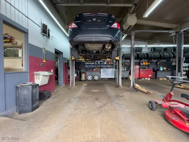 6100 W 130th Street, Brook Park, OH 44142