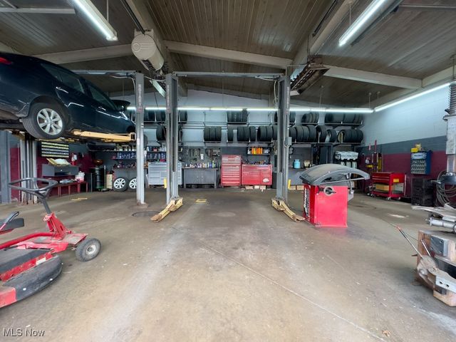 6100 W 130th Street, Brook Park, OH 44142