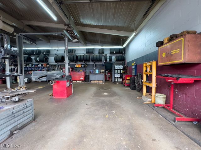 6100 W 130th Street, Brook Park, OH 44142