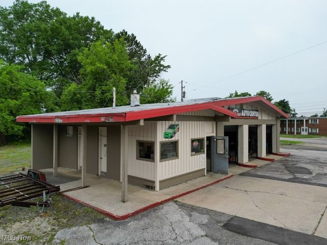 6100 W 130th Street, Brook Park, OH 44142