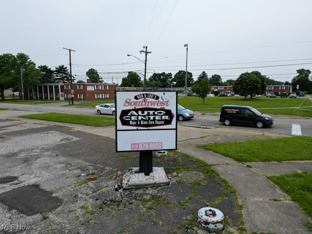 6100 W 130th Street, Brook Park, OH 44142