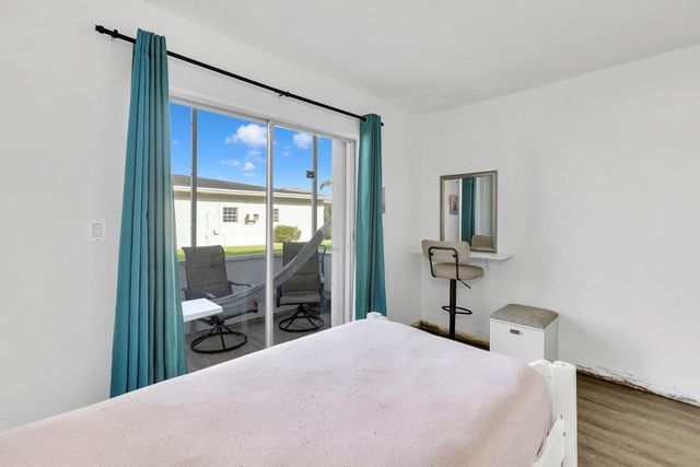 4770 NW 10th Court 106, Plantation, FL 33313