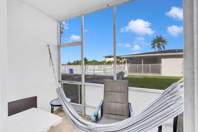 4770 NW 10th Court 106, Plantation, FL 33313